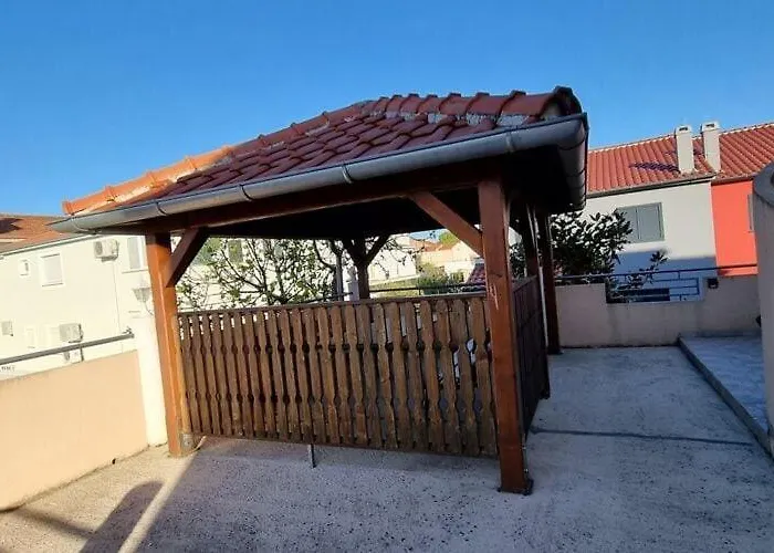 Vanja Kara Biograd Appartement *
