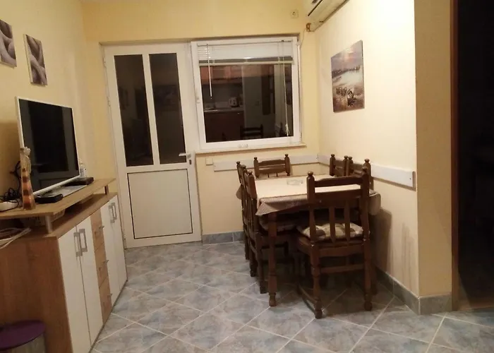 Vanja Kara Biograd Appartement